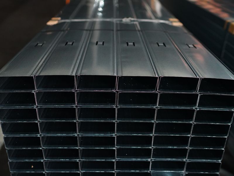 Profile metalice stivuite – detaliu